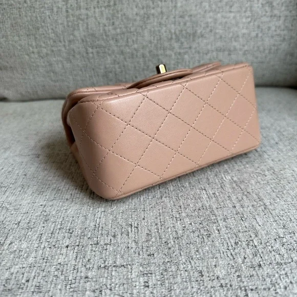 BEAUTIFUL Chanel 21a beige classic mini square - Picture 6 of 13